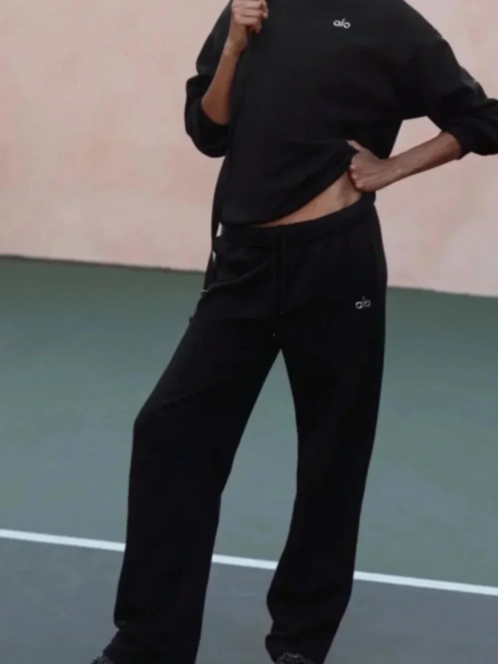 ALO Yoga - Woman’s Accolade Straight Leg Sweatpant